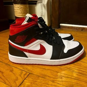 Air Jordan 1 Mid